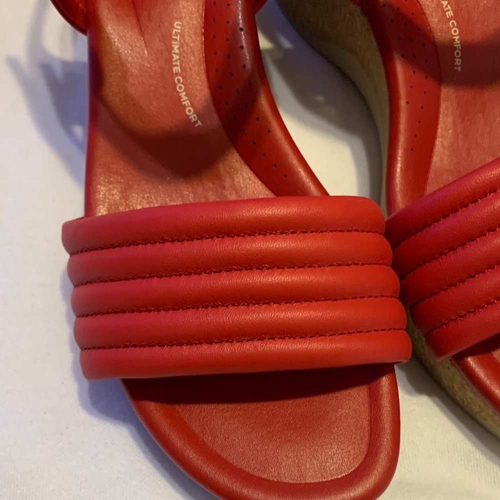 Clarks Women's Bold Red Sandals - Picture 2 of 8